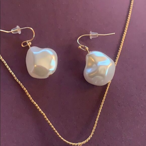 Peak gold necklace and earring set - Picture 5 of 6